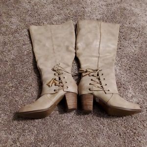 Size 8 and 1/2 knee high wide calf boot.